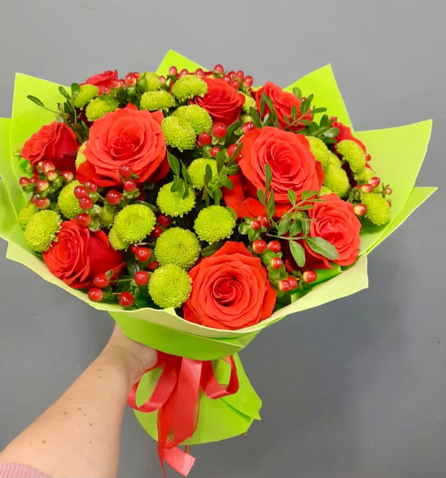 Букет цветов из: Хризантемы и Розы в Бее