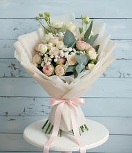 Букет цветов из:  Розы и Лизиантусы в Бее