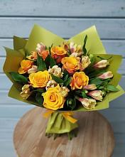 Букет цветов из:  Альстромерии и Розы в Бее