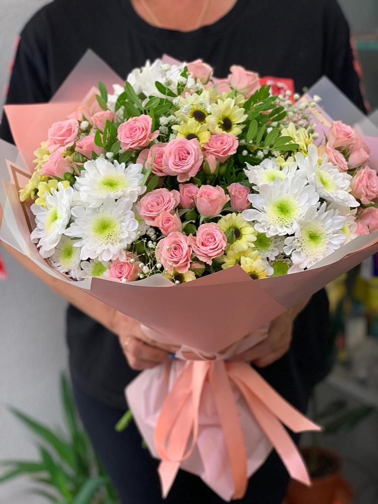 Букет цветов из: Розы и Хризантемы в Бее