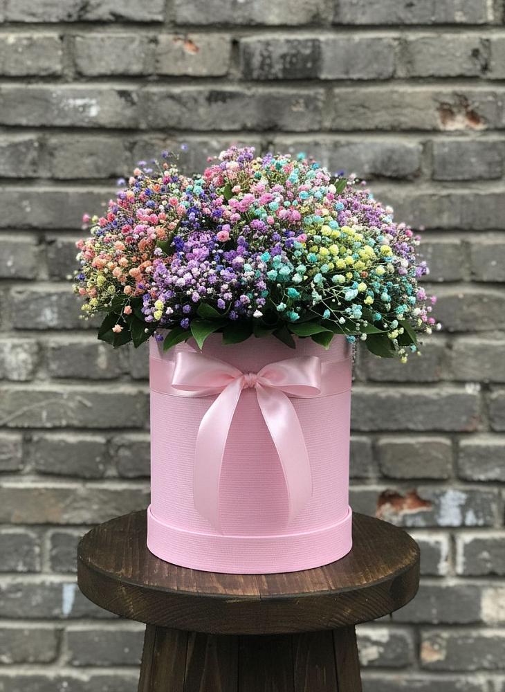 Цветочная композиция из Гипсофила и Розы в шляпной коробке в Бее