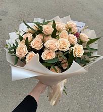 Букет Кремовые розы Латте в Бее