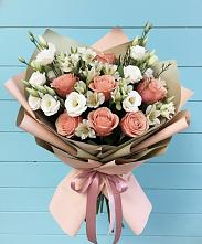 Букет цветов из:  Розы, Альстромерии и Лизиантусы в Бее