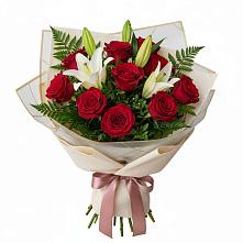 Букет цветов из:  Лилии и Розы в Бее
