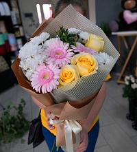 Букет цветов из:  Герберы, Розы и Хризантемы в Бее