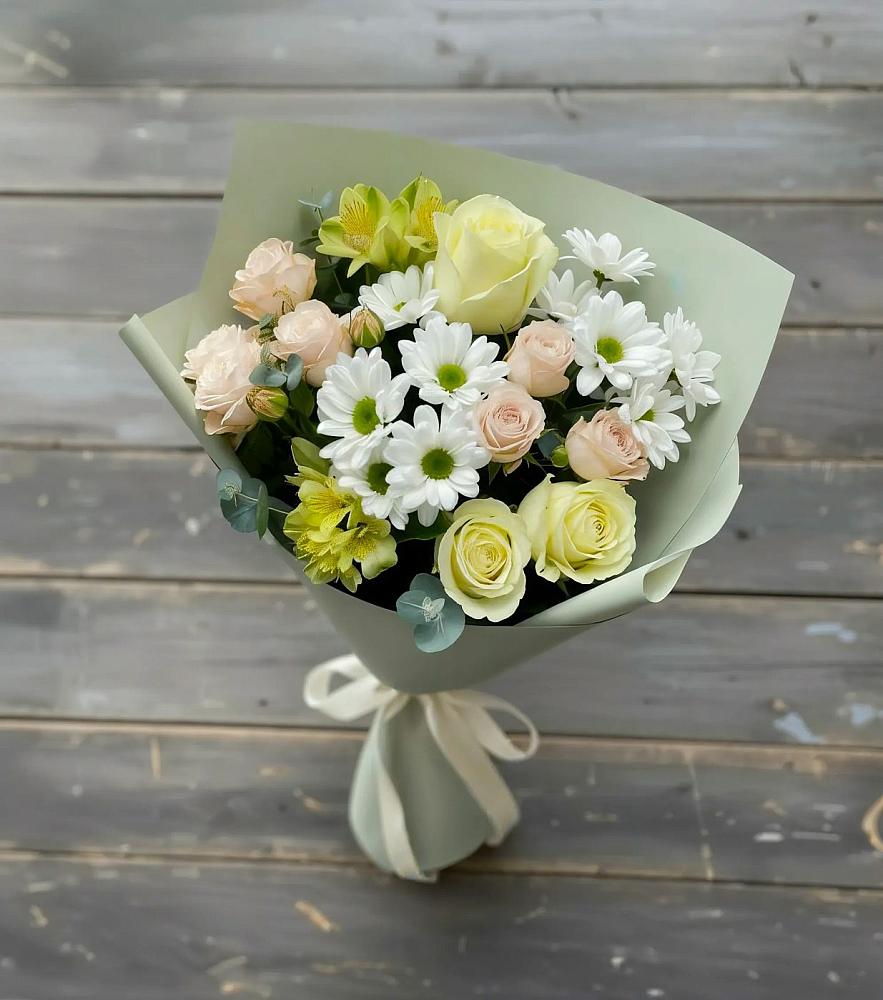 Букет цветов из: Альстромерии, Розы и Хризантемы в Бее