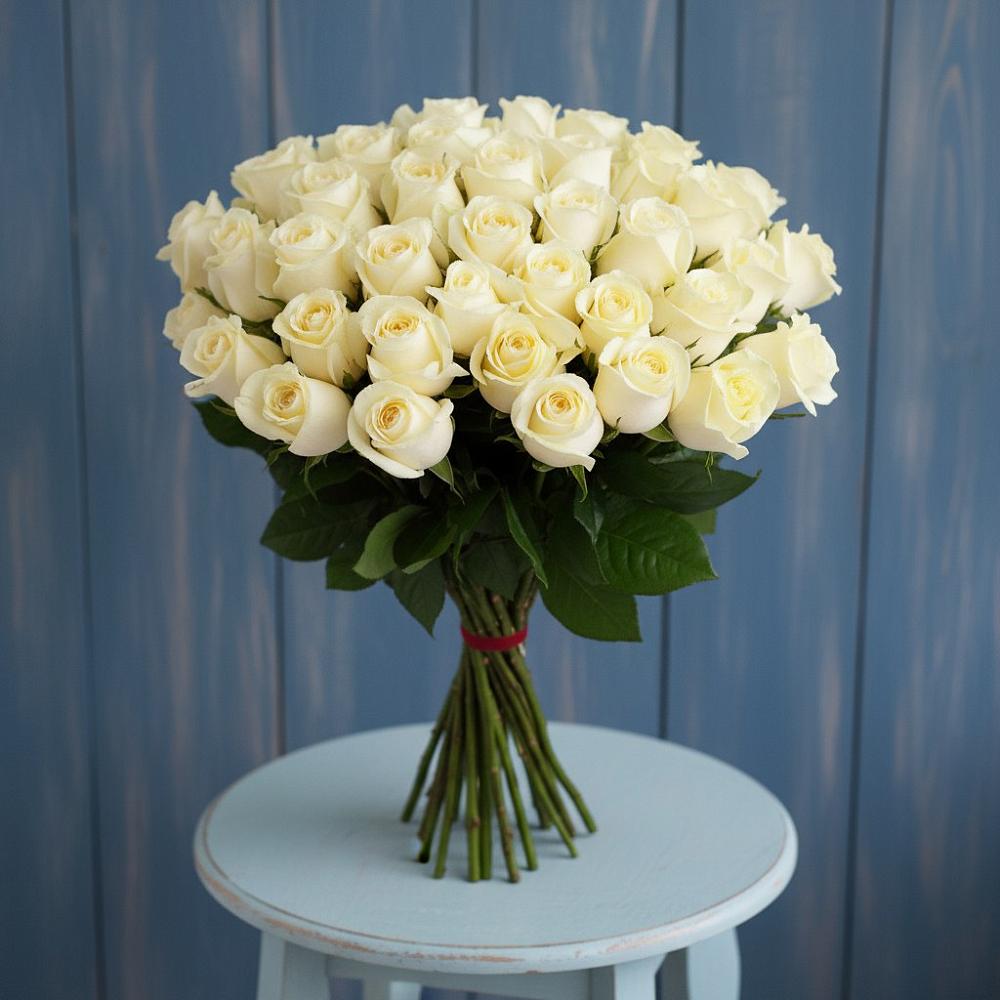 Букет 51 Белая роза Эдлесс Лав в Бее
