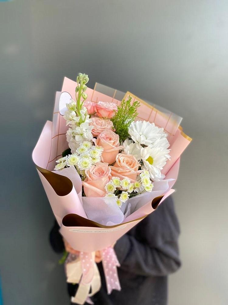 Букет цветов из: Хризантемы и Розы в Бее