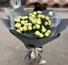 Букет Белые кустовые розы Солинеро в Бее