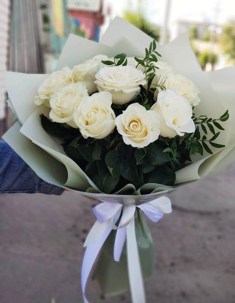 Букет Белые розы Проуд в Бее