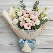 Букет цветов из:  Лизиантусы в Бее