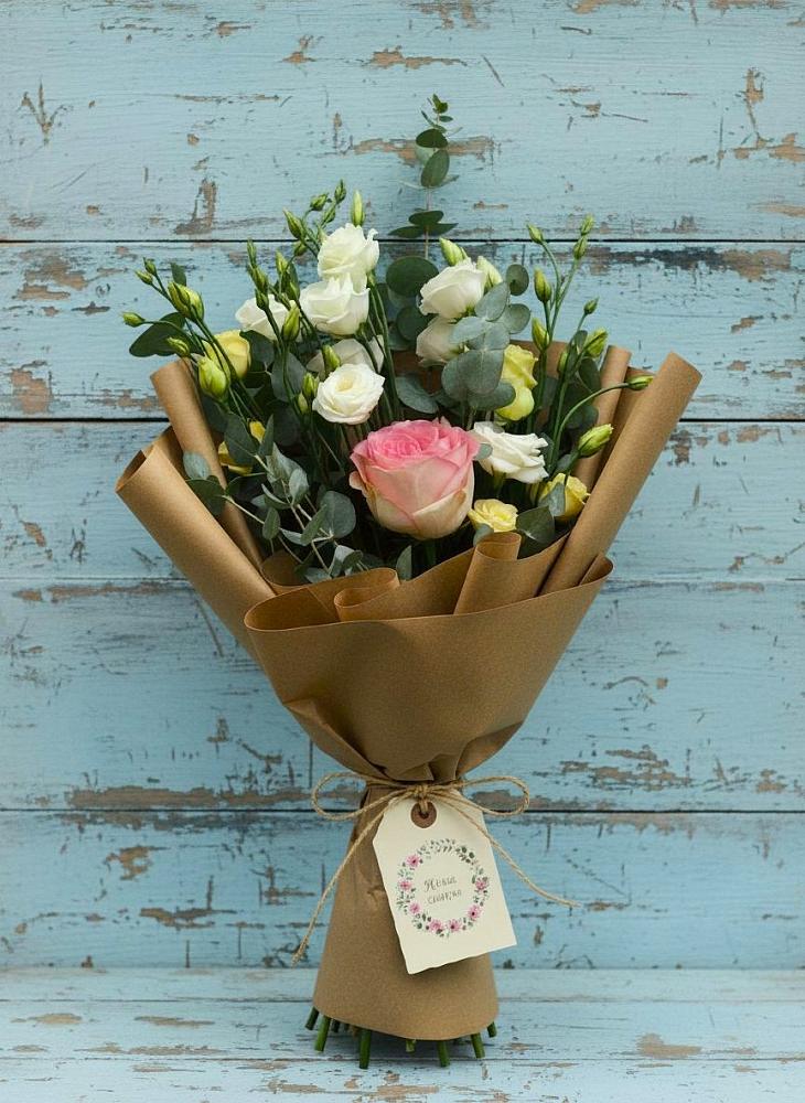 Букет цветов из: Розы и Лизиантусы в Бее