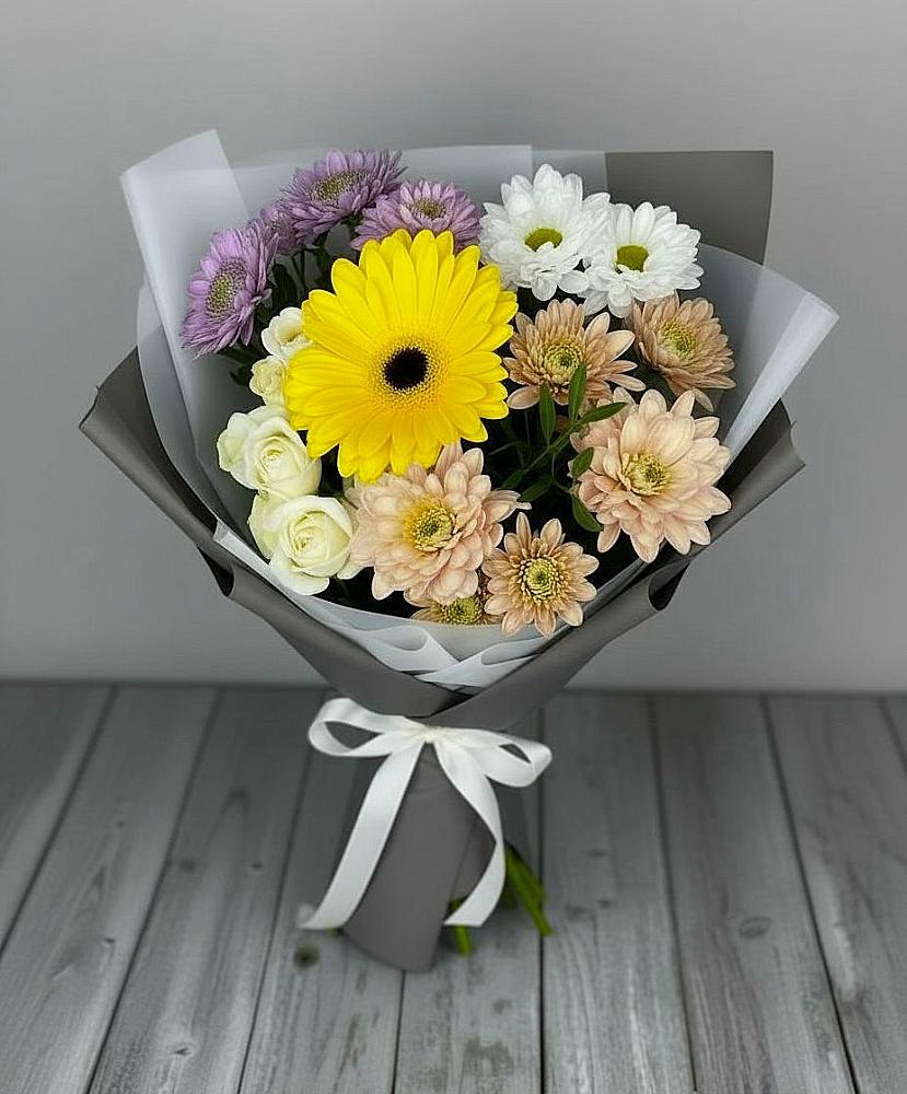 Букет цветов из: Розы, Герберы и Хризантемы в Бее