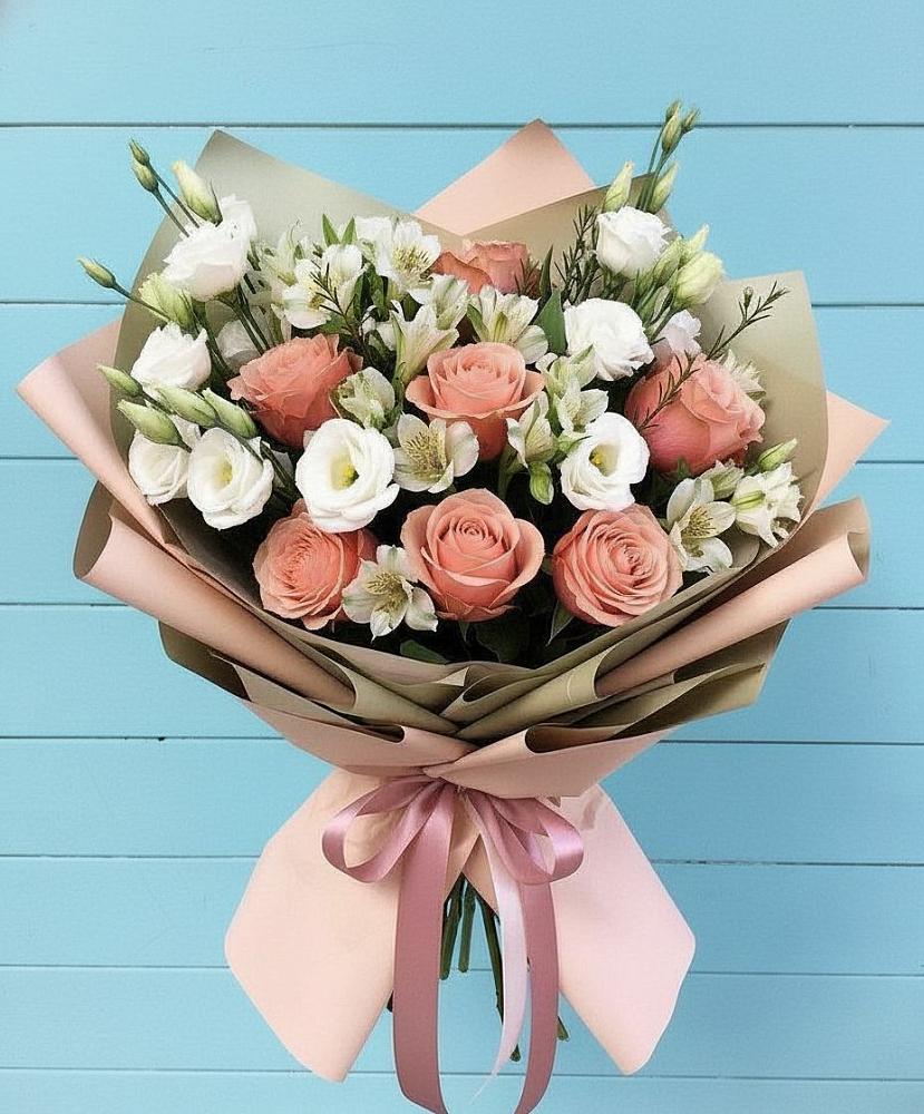 Букет цветов из: Розы, Альстромерии и Лизиантусы в Бее