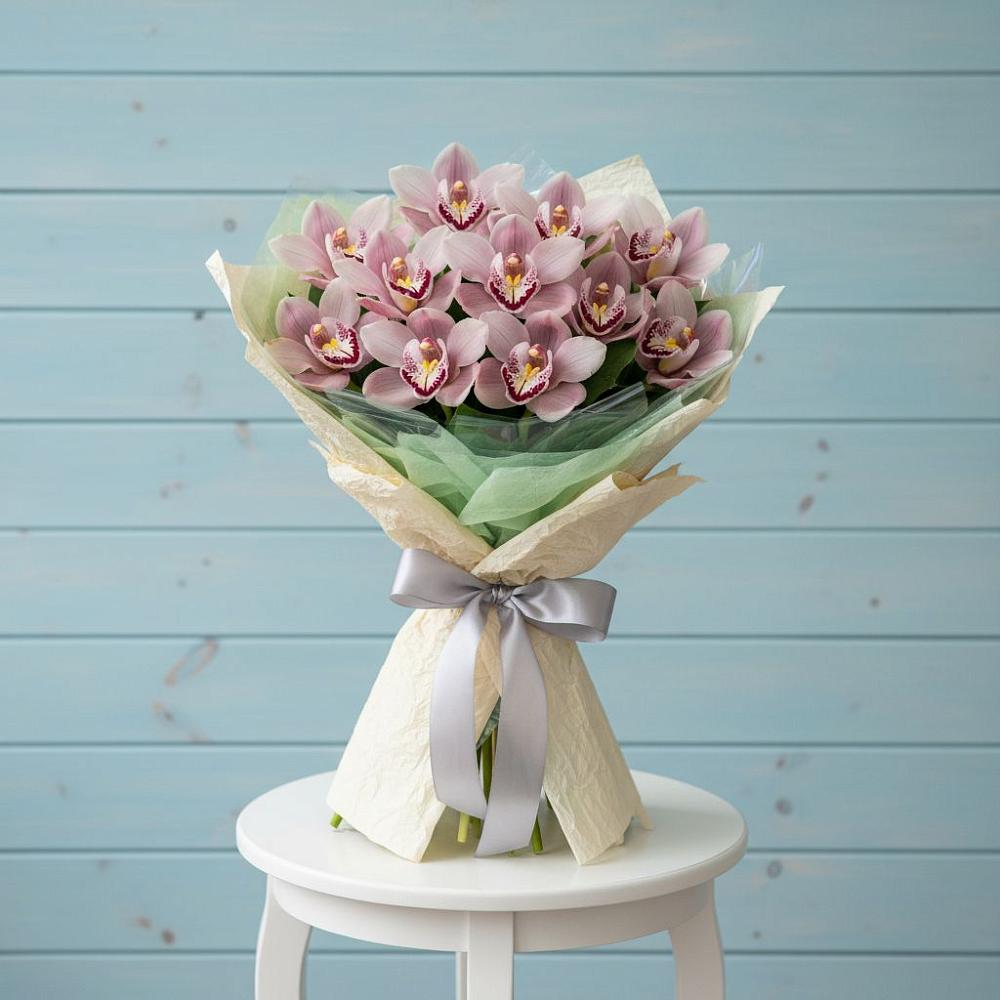 Букет цветов из: Орхидеи и Розы в Бее