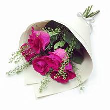 Букет цветов из:  Розы в Бее