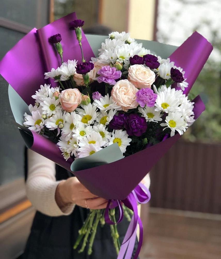 Букет цветов из: Хризантемы, Гвоздики и Розы в Бее