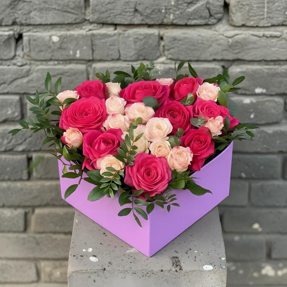 Цветочная композиция из Розы в коробке в Бее