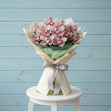 Букет цветов из:  Орхидеи и Розы в Бее