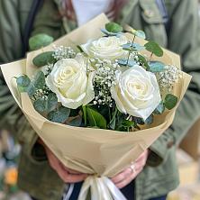 Букет цветов из:  Розы в Бее