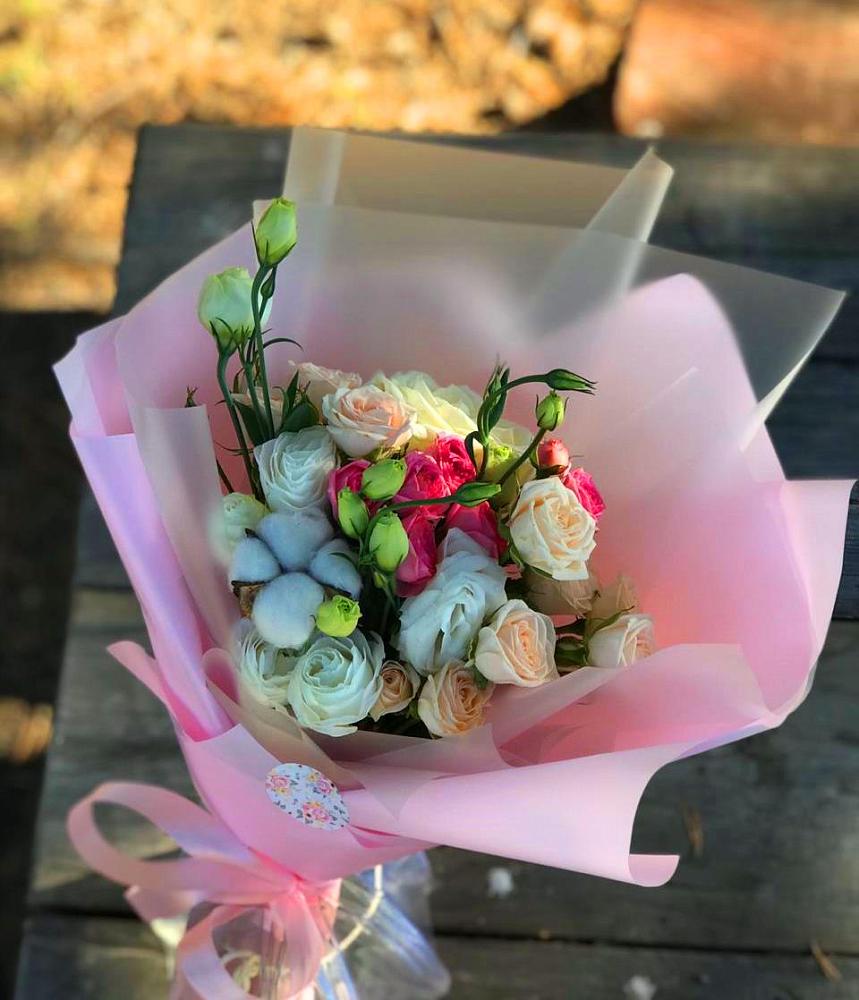 Букет цветов из: Розы и Лизиантусы в Бее