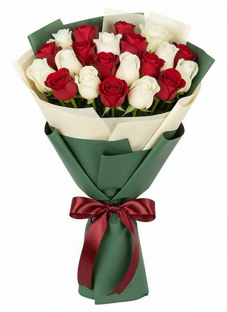 Букет Микс из красных и белых роз в Бее