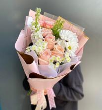 Букет цветов из:  Хризантемы и Розы в Бее