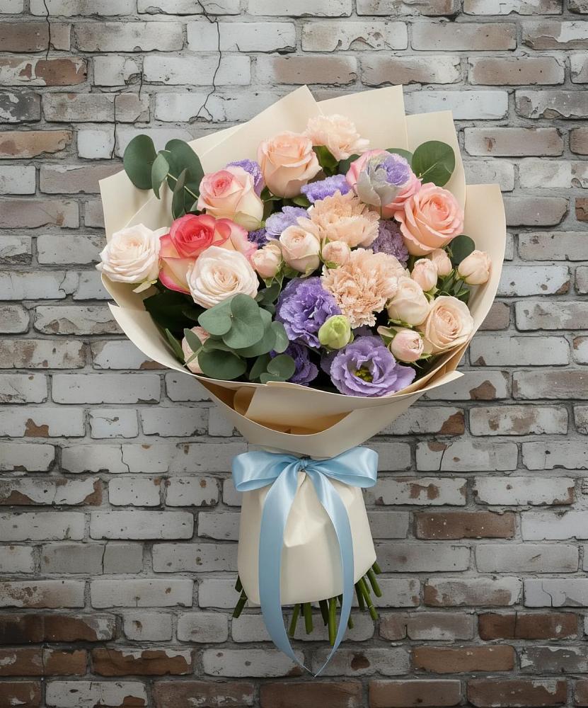 Букет цветов из: Розы, Лизиантусы и Гвоздики в Бее