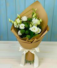 Букет цветов из:  Хризантемы и Лизиантусы в Бее