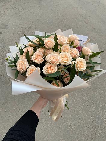 Букет Кремовые розы Латте в Бее