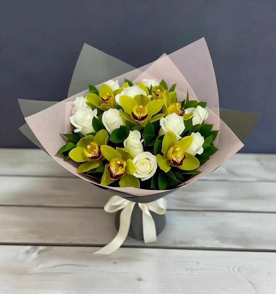 Букет цветов из: Орхидеи и Розы в Бее