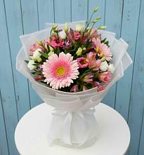 Букет цветов из:  Герберы, Альстромерии и Лизиантусы в Бее