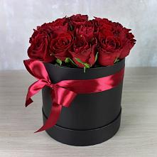Цветочная композиция из Розы в шляпной коробке в Бее