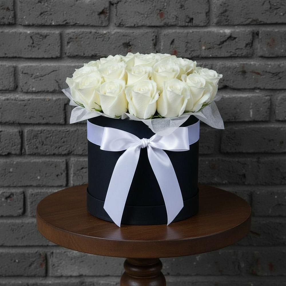 Цветочная композиция из Розы в шляпной коробке в Бее