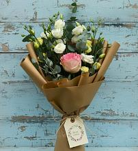 Букет цветов из:  Розы и Лизиантусы в Бее
