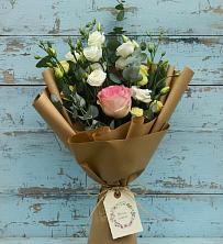 Букет цветов из:  Розы и Лизиантусы в Бее