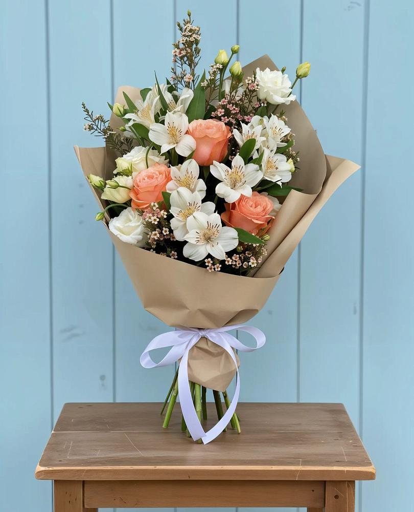 Букет цветов из: Альстромерии, Лизиантусы, Розы и Хризантемы в Бее