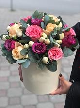 Цветочная композиция из Розы в шляпной коробке в Бее