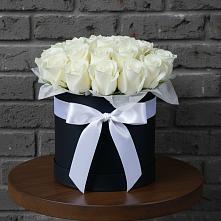 Цветочная композиция из Розы в шляпной коробке в Бее