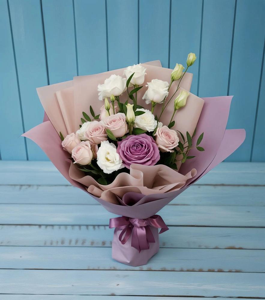 Букет цветов из: Розы и Лизиантусы в Бее